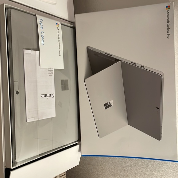 Microsoft Surface Pro 4 laptop. Box included. Like new - Picture 6 of 7